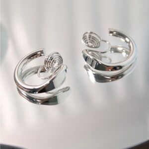 Minimalist C-Shaped Metal Clip-On Earrings – Geometric, Simple & Versatile